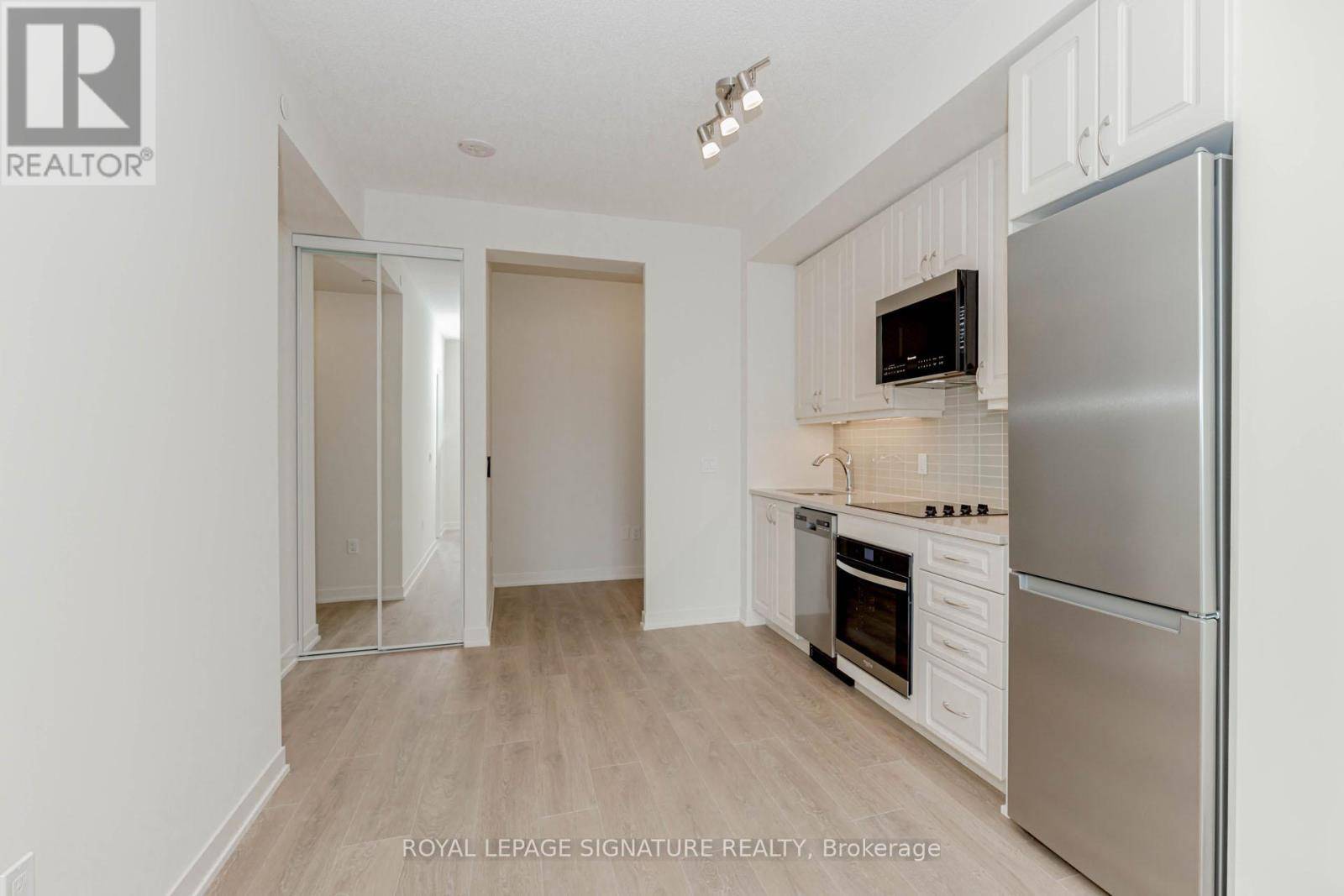 Toronto (mimico), ON M8V0A8,38 Annie Craig DR #3807