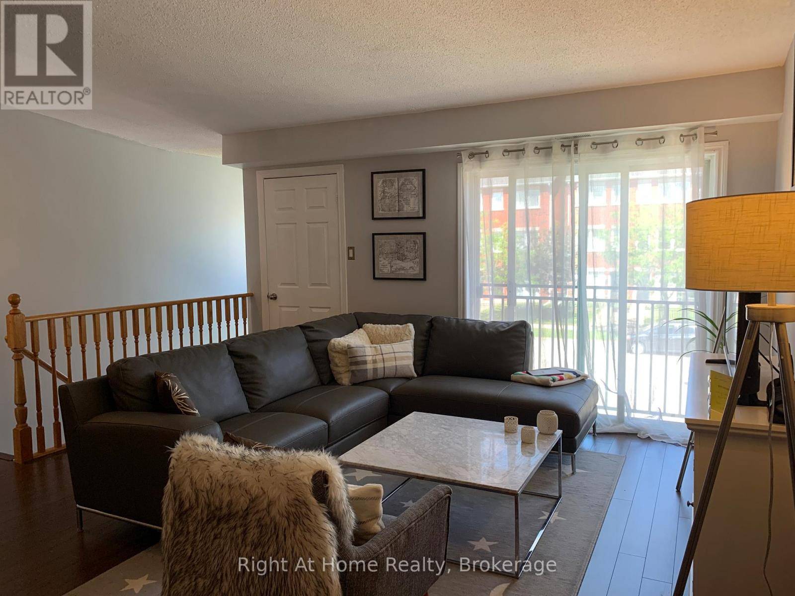 Burlington (uptown), ON L7L6R7,1701 Lampman AVE #706