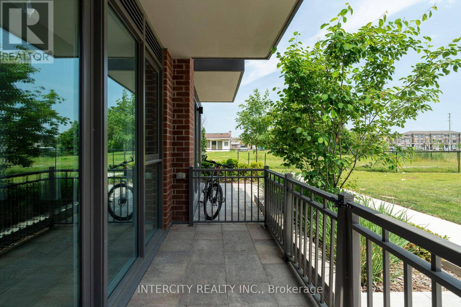 Brampton (bram East), ON L4P0Y6,75 ATTMAR DR #148