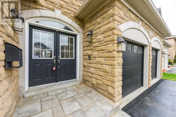 Oakville (wm Westmount), ON L6M4Y5,2372 PARKGLEN AVENUE