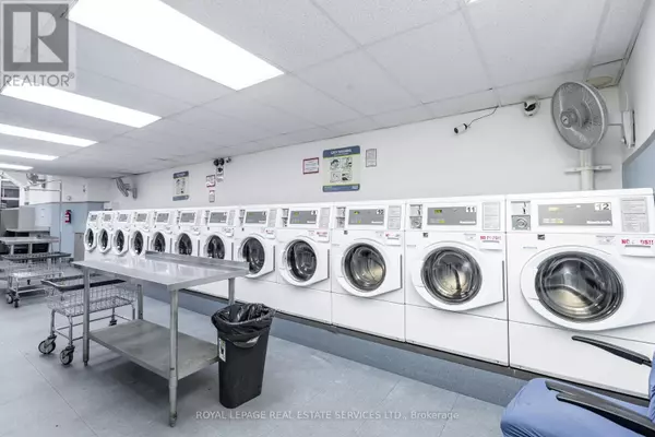 Toronto (yorkdale-glen Park), ON M6B3S3,2852 DUFFERIN STREET