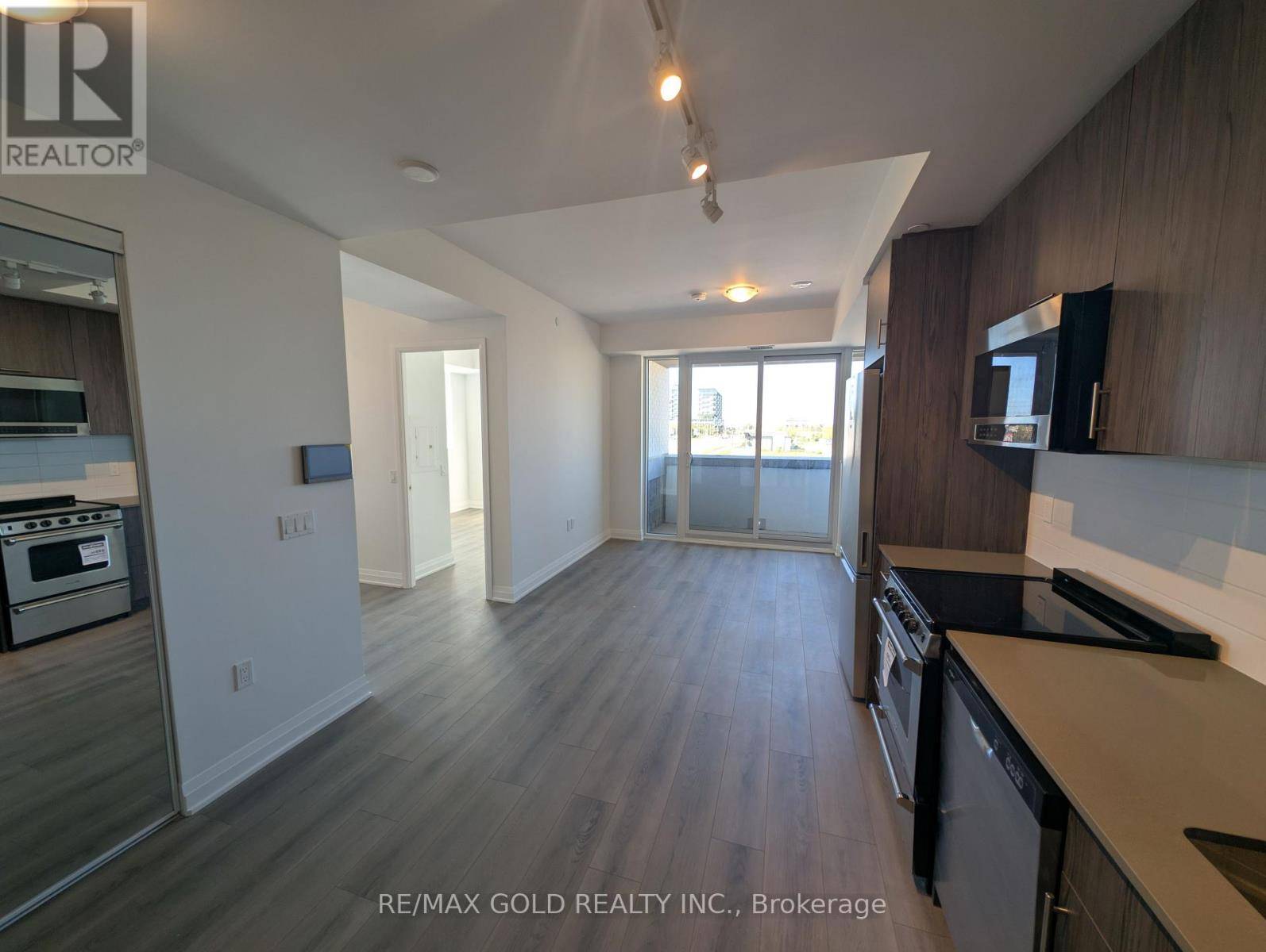 Oakville (jm Joshua Meadows), ON L6H7X8,412 Silver Maple RD #315