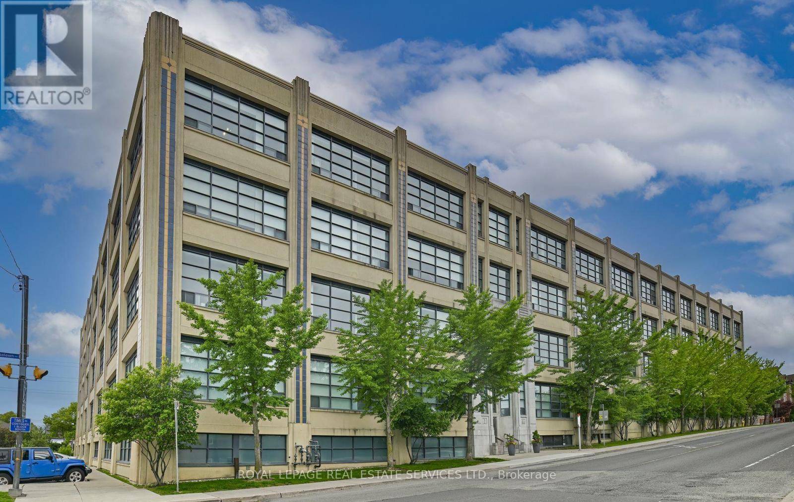 Toronto (briar Hill-belgravia), ON M6B4M4,1001 Roselawn AVE #205