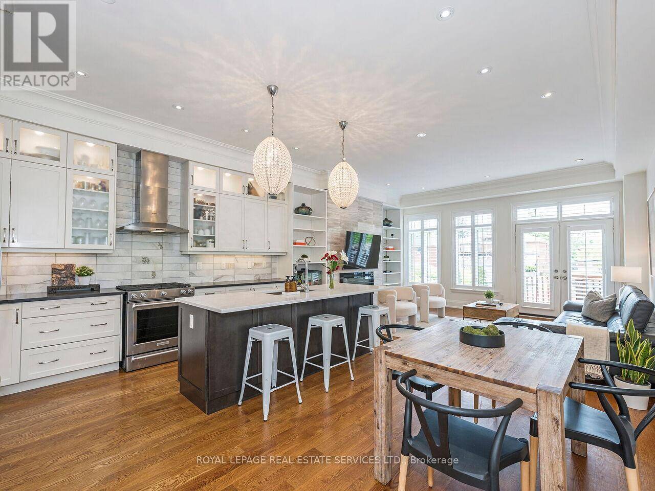 22 PORTLAND STREET, Toronto (mimico), ON M8Y1A5