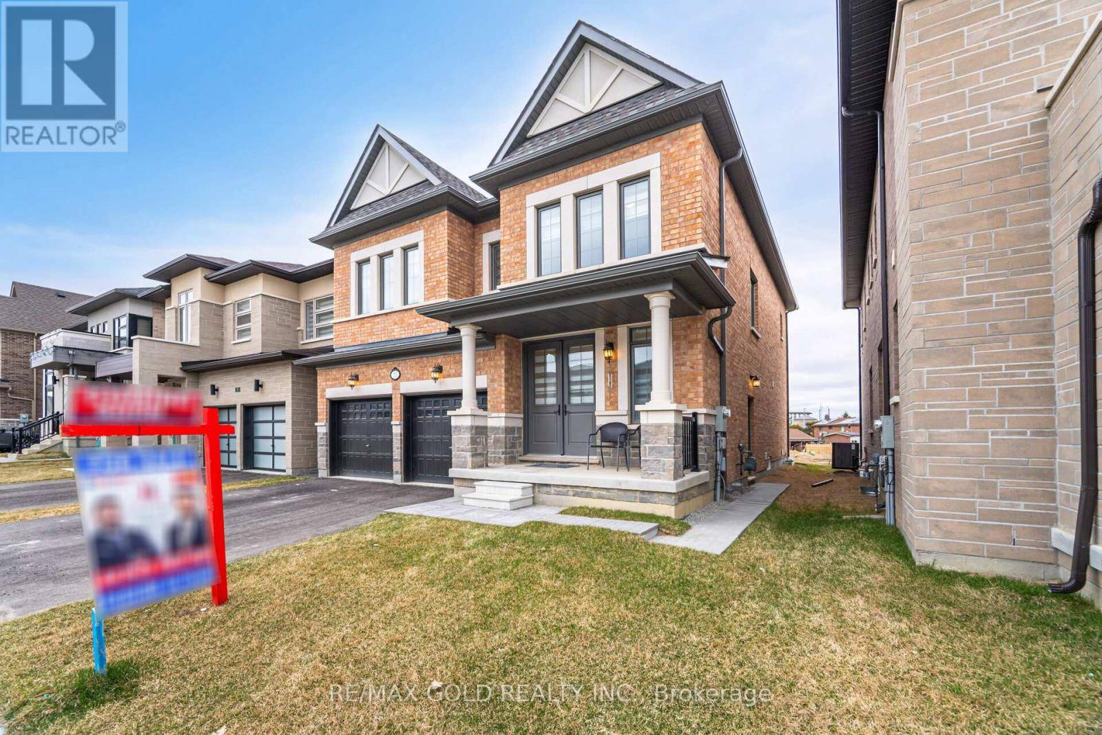 Brampton (sandringham-wellington North), ON L6R4E3,15 DUXBURY ROAD