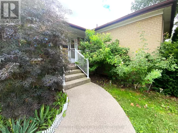 Oakville (wo West), ON L6L2E9,2072 BRIDGE ROAD