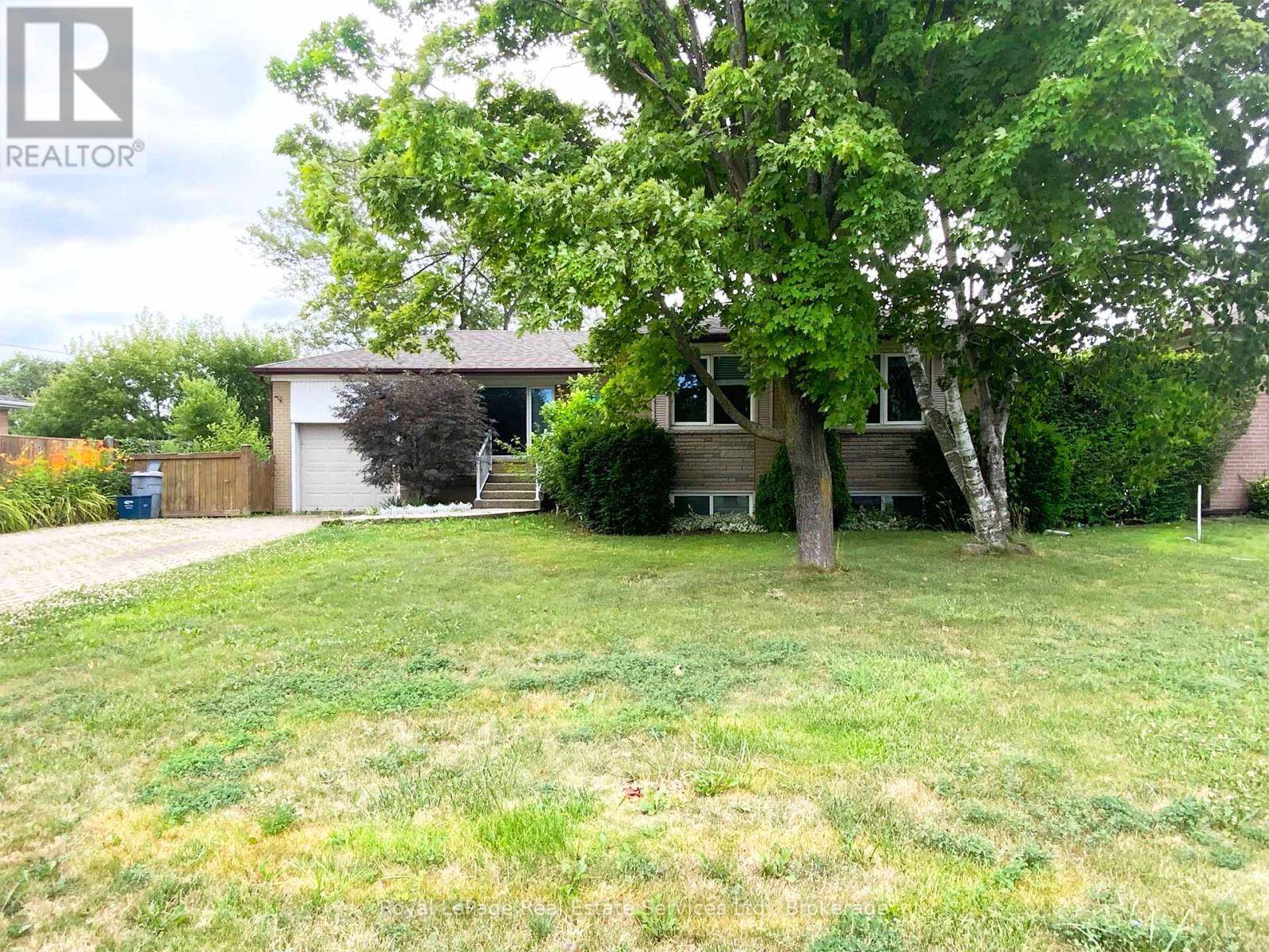 Oakville (wo West), ON L6L2E9,2072 BRIDGE ROAD