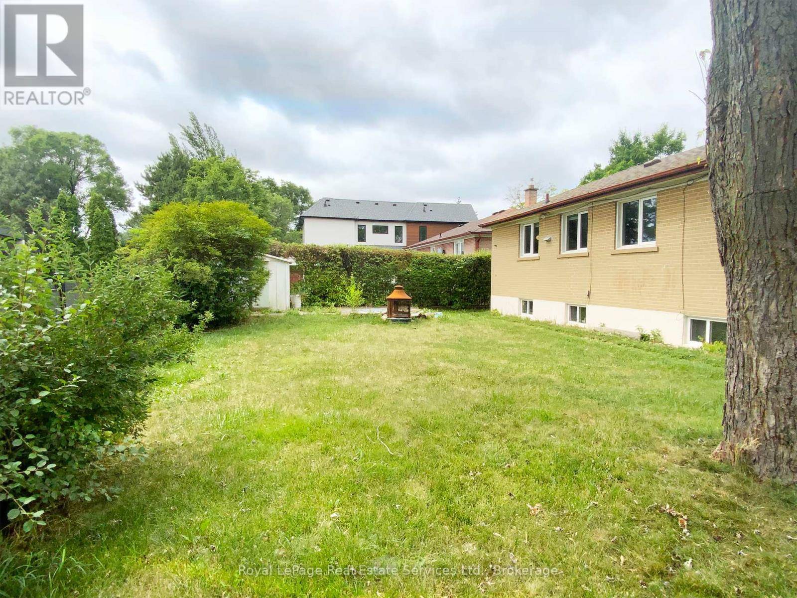 Oakville (wo West), ON L6L2E9,2072 BRIDGE ROAD