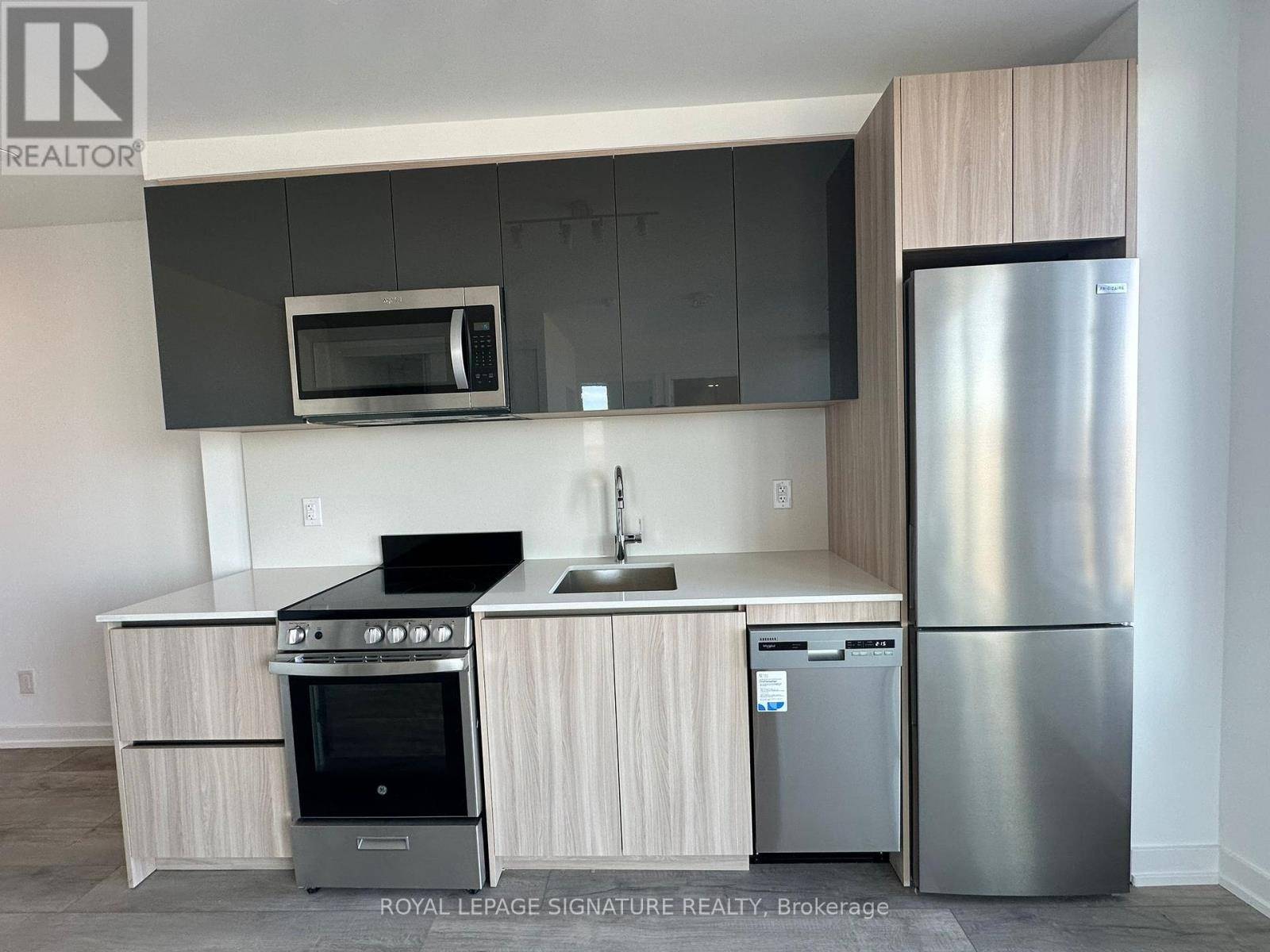 Toronto (downsview-roding-cfb), ON M3M0E1,3100 Keele ST #615