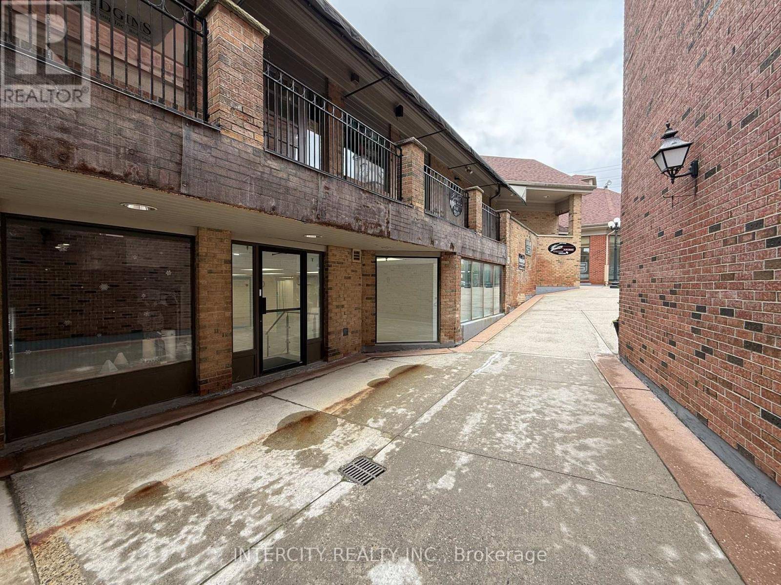 Mississauga (sheridan), ON L5K1P9,1900 Dundas ST West #D8