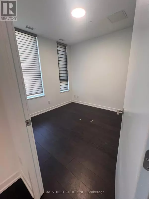 Toronto (downsview-roding-cfb), ON M3M2H4,3100 Keele ST #1123