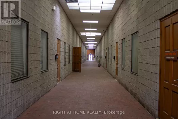 Toronto (west Humber-clairville), ON M9W6J4,32 Goodmark PL #17
