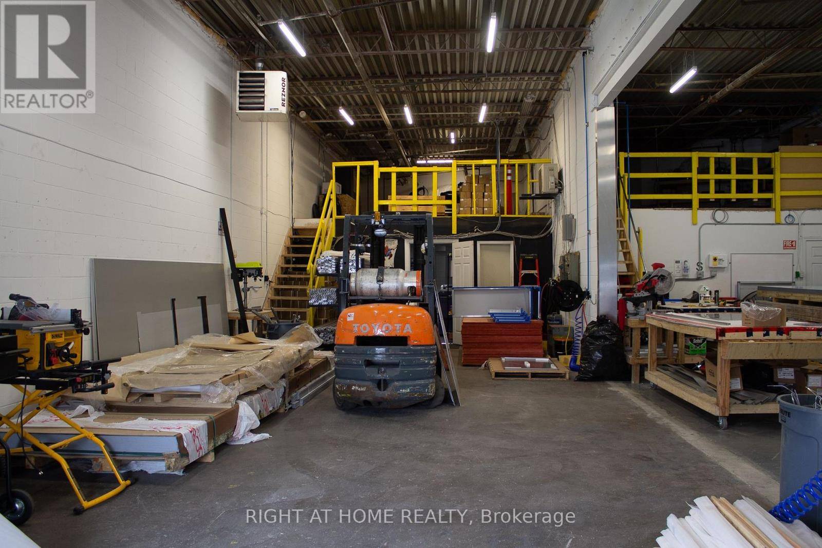 Toronto (west Humber-clairville), ON M9W6J4,32 Goodmark PL #17