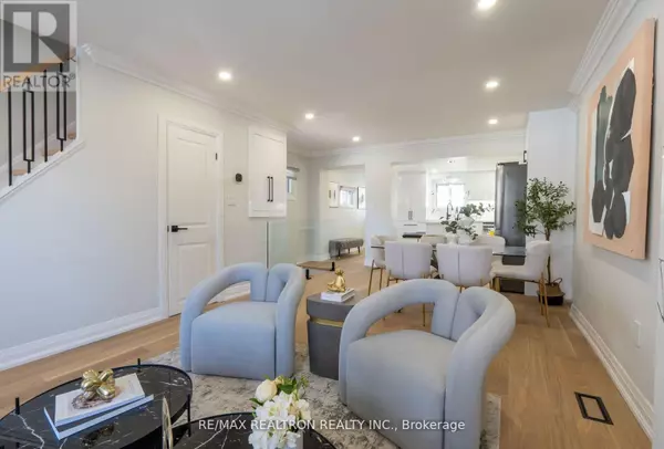 Toronto (caledonia-fairbank), ON M6E1V8,77 HATHERLEY ROAD