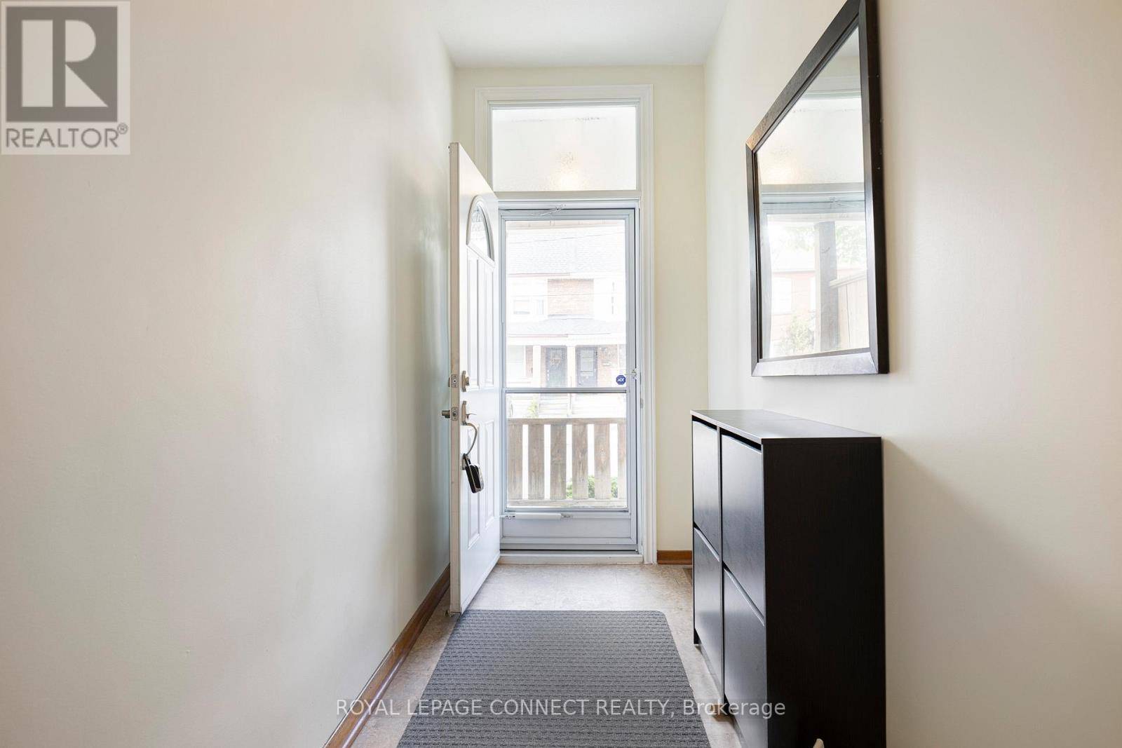 Toronto (dovercourt-wallace Emerson-junction), ON M6H2P7,319 Concord AVE #Upper