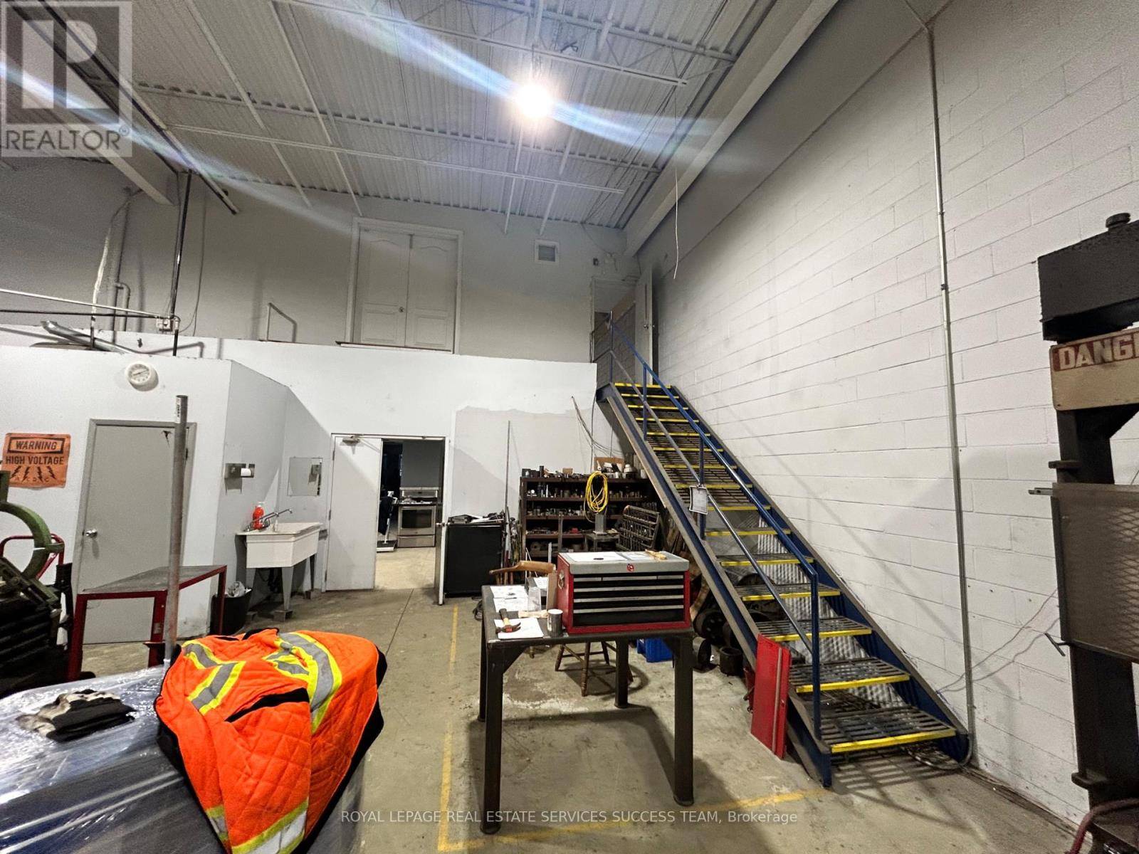 Burlington (industrial Burlington), ON L7L6A5,5100 South Service RD #42-43