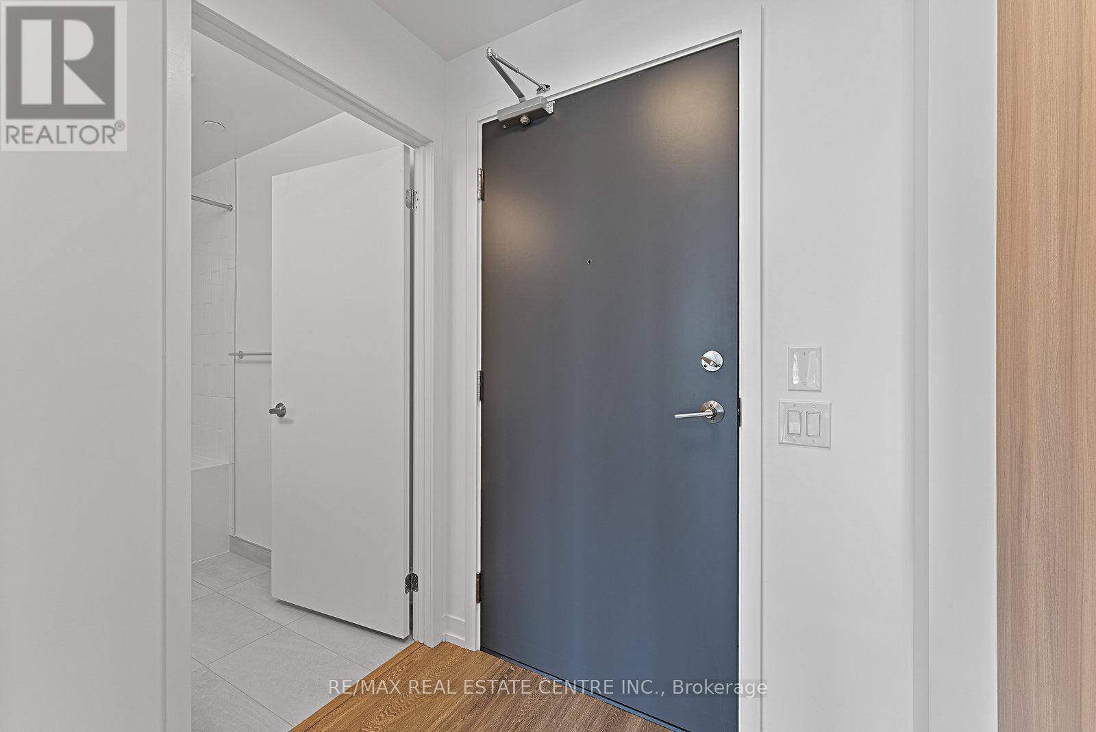Mississauga (central Erin Mills), ON L5M2V8,2485 Eglinton AVE West #501