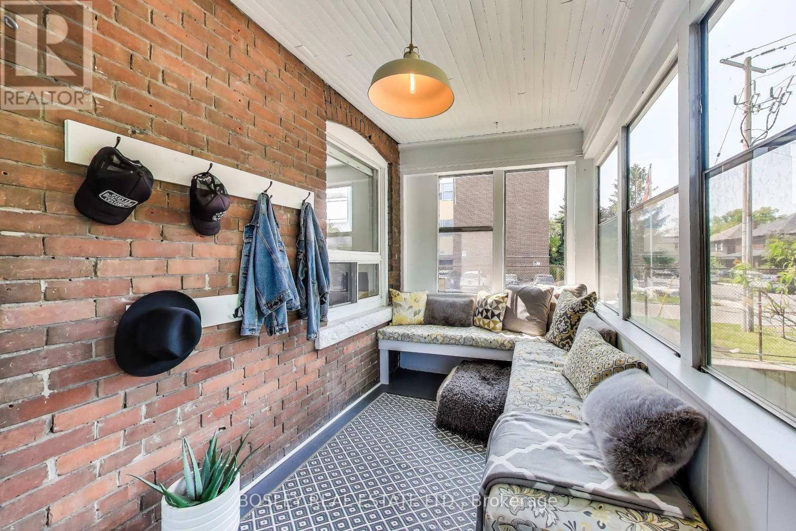 Toronto (runnymede-bloor West Village), ON M6S3S1,627 WILLARD AVENUE