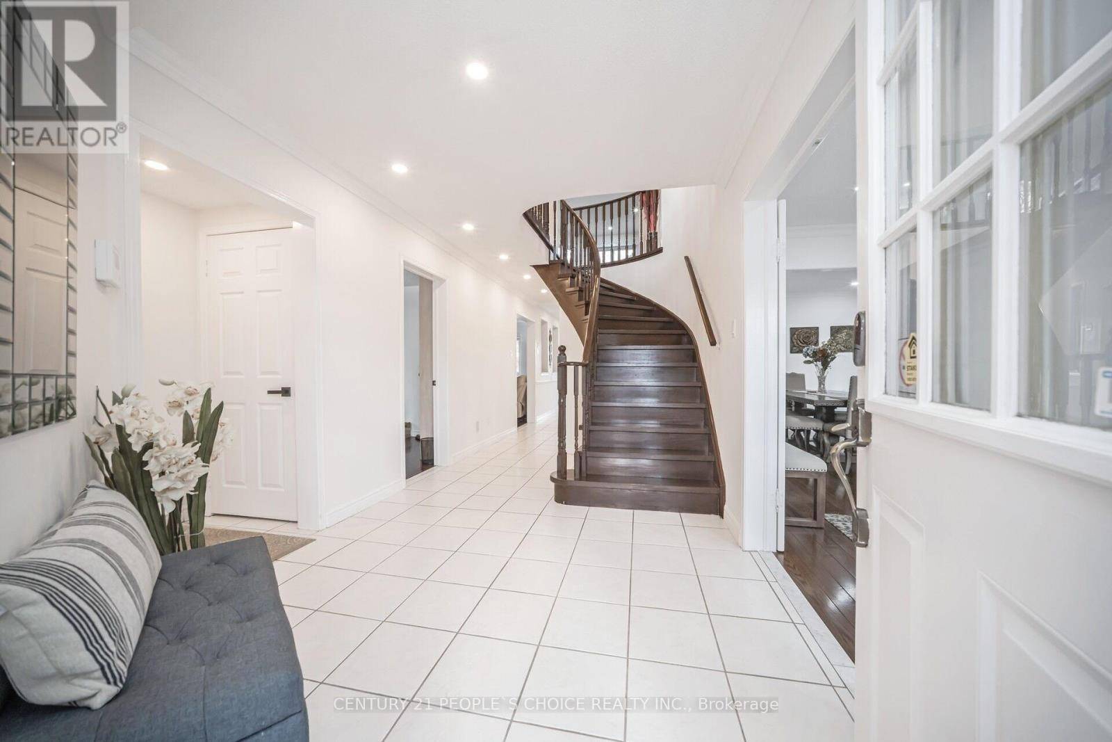 Brampton (fletcher's Creek South), ON L6W4M2,18 BLACKWELL PLACE