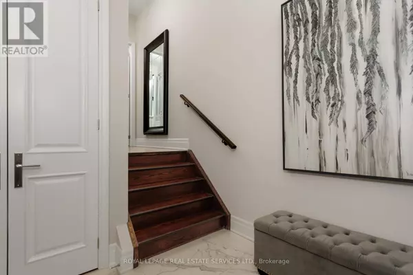 Oakville (wo West), ON L6K0H3,251 HANOVER STREET
