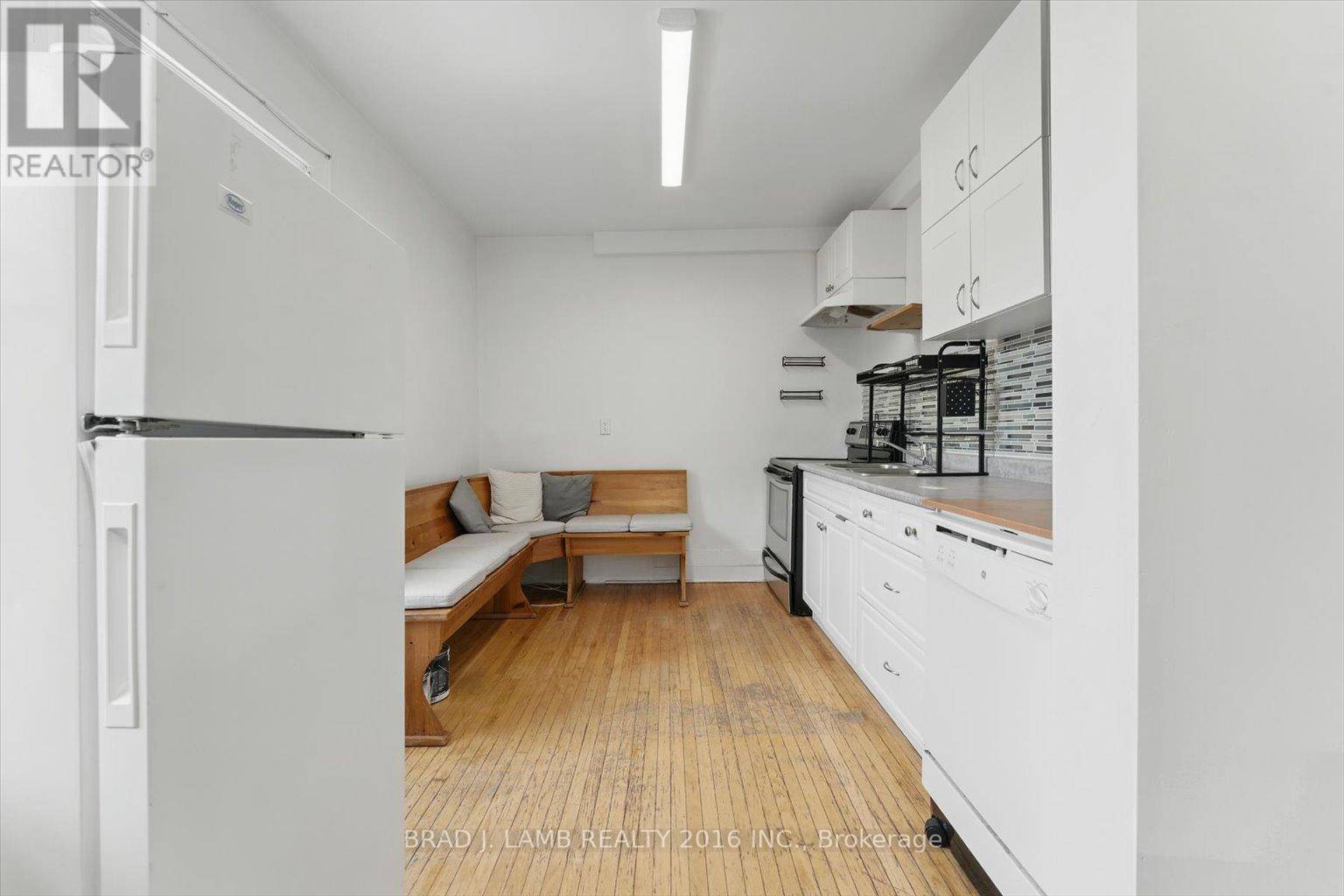 Toronto (roncesvalles), ON M6R1X6,2257 Dundas ST West #Upper