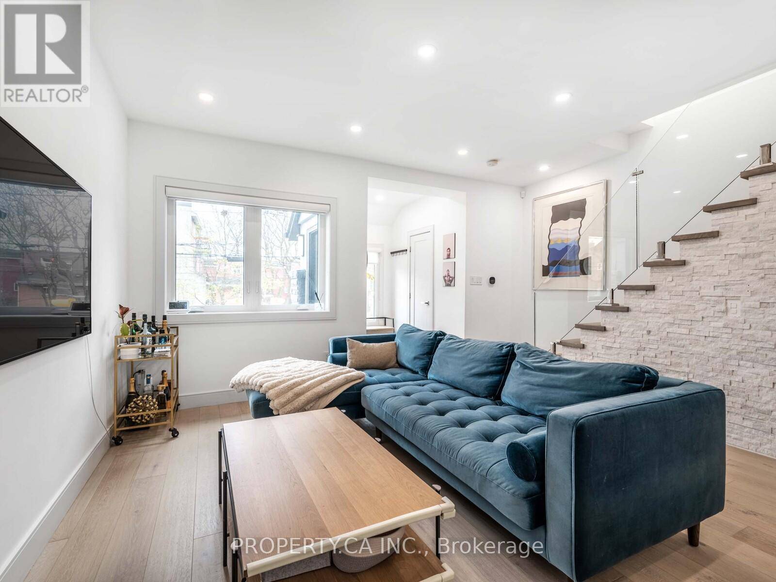 Toronto (corso Italia-davenport), ON M6H2H8,1526 DAVENPORT ROAD