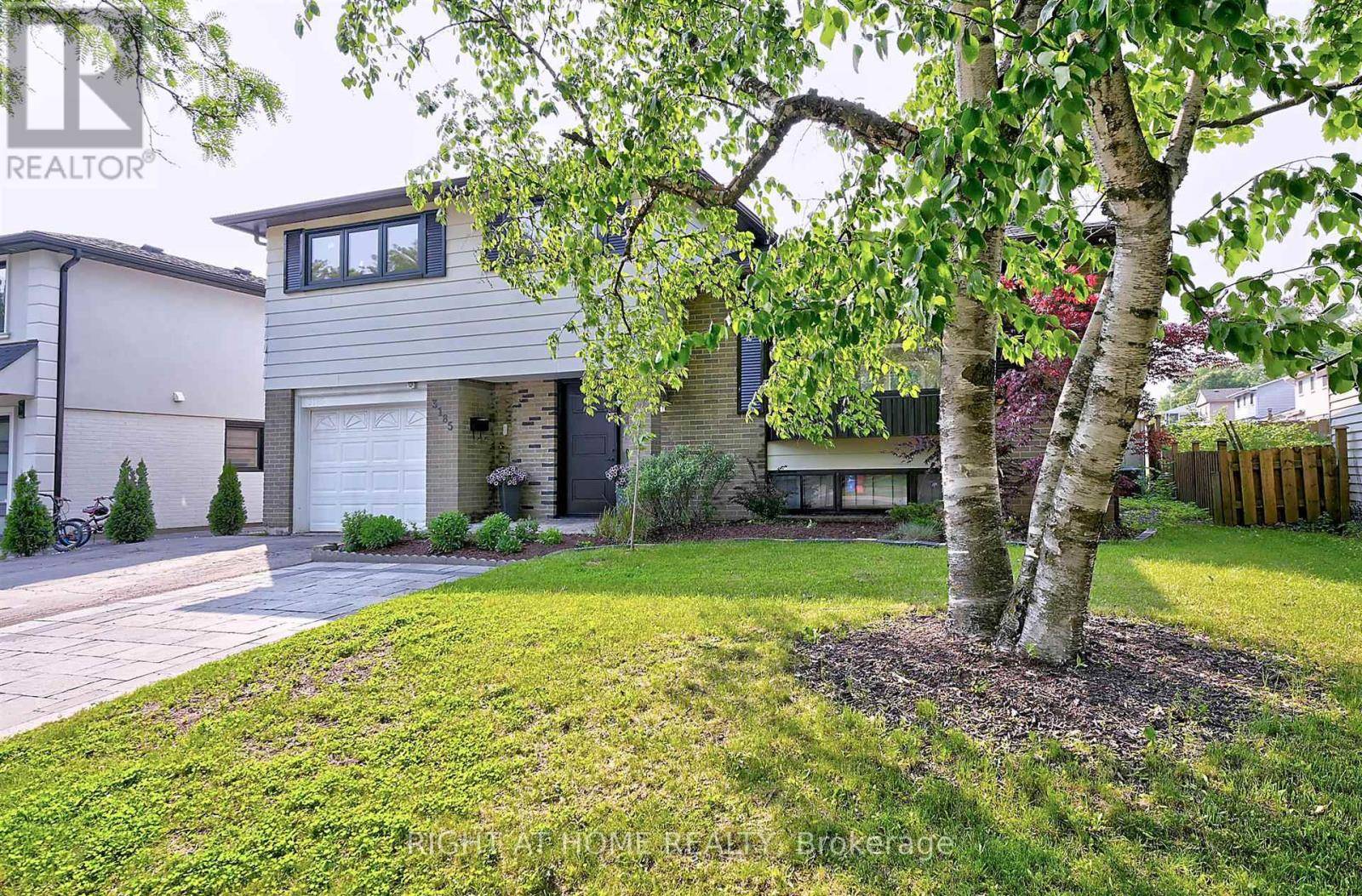 Burlington (palmer), ON L7M1E1,3185 HEATHFIELD DRIVE