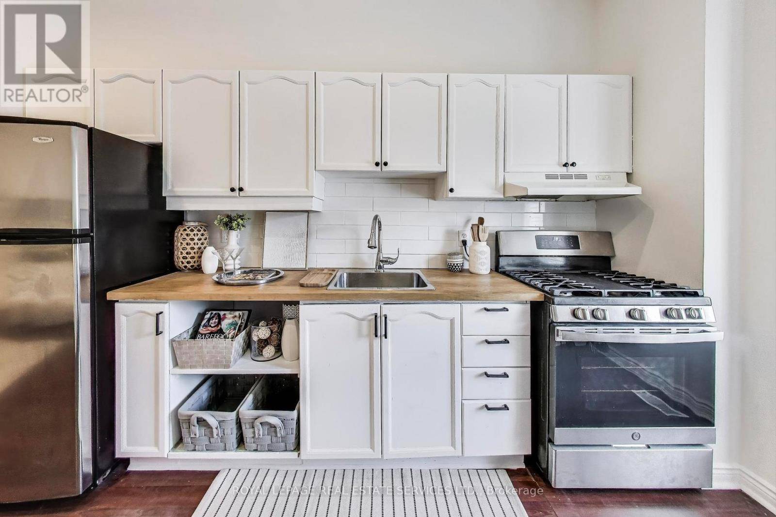 Toronto (junction Area), ON M6P2B9,478 Indian GRV #Main Floor