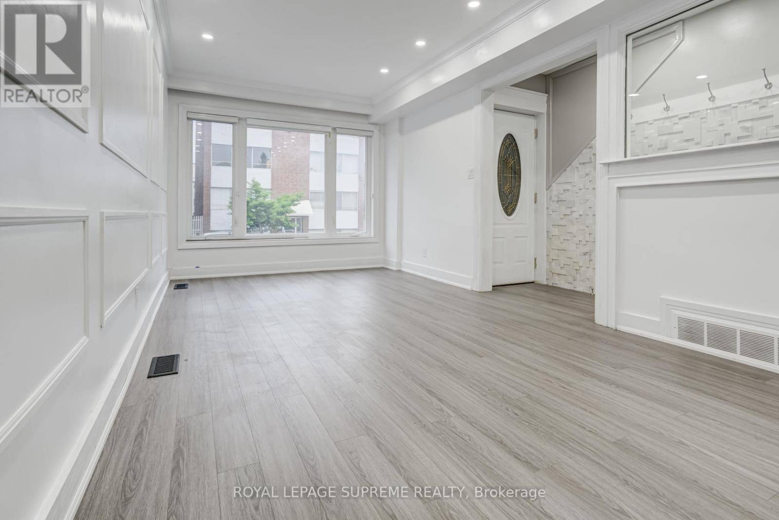 Toronto (high Park-swansea), ON M6S2Y3,118 Runnymede RD #1