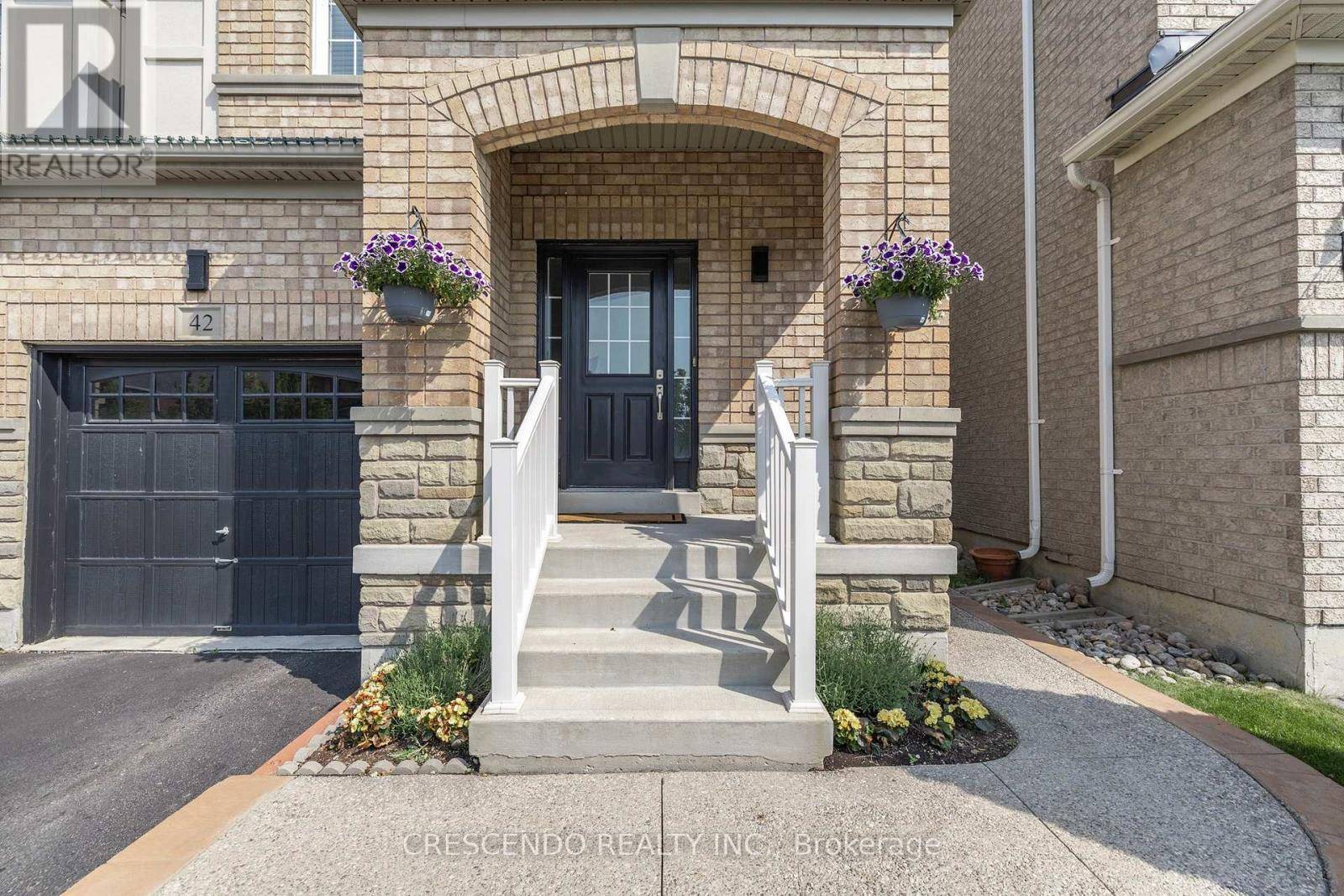 Brampton (bram East), ON L6P3K5,42 NAPOLEON CRESCENT