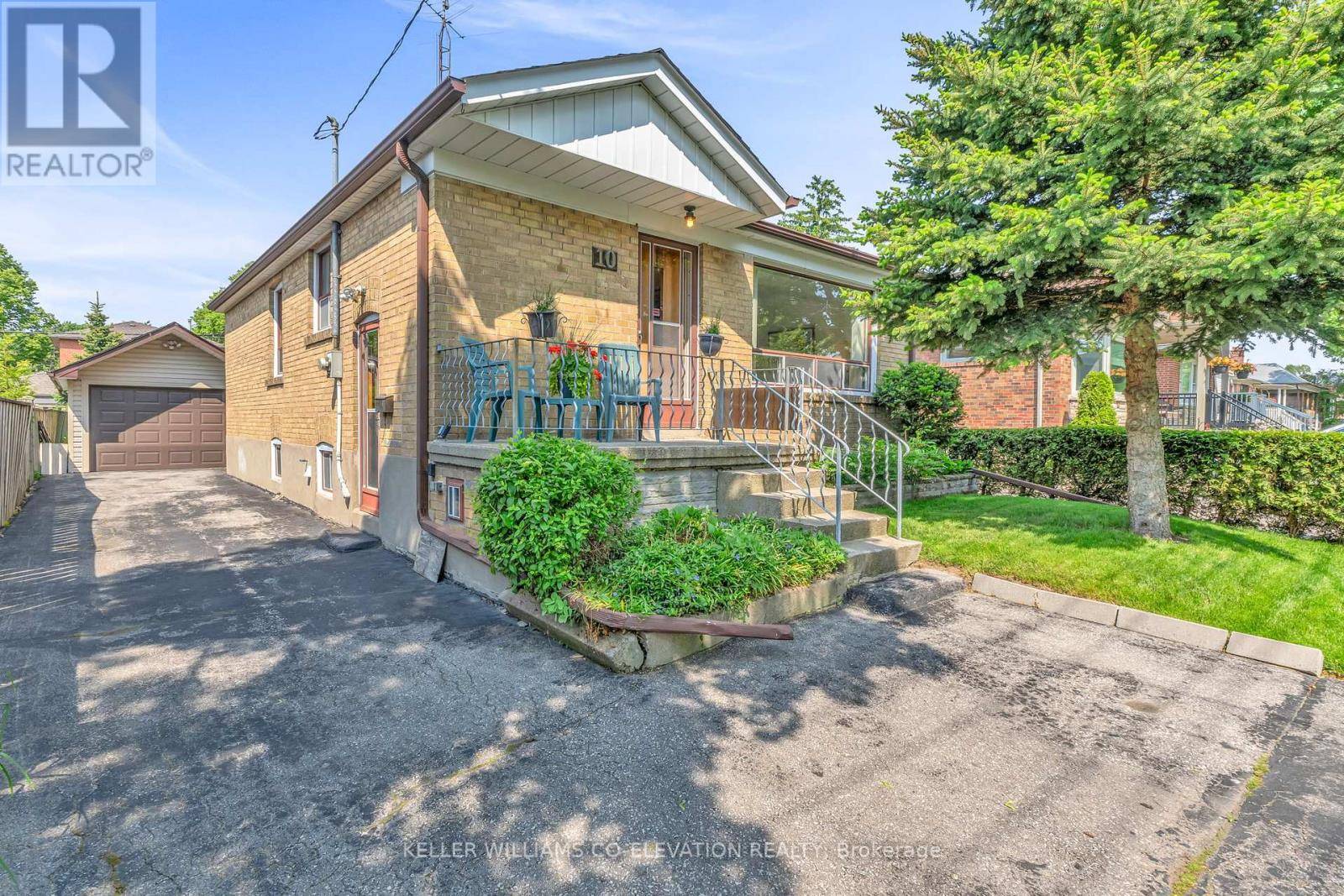Toronto (alderwood), ON M8W4A9,10 ROBINDALE AVENUE