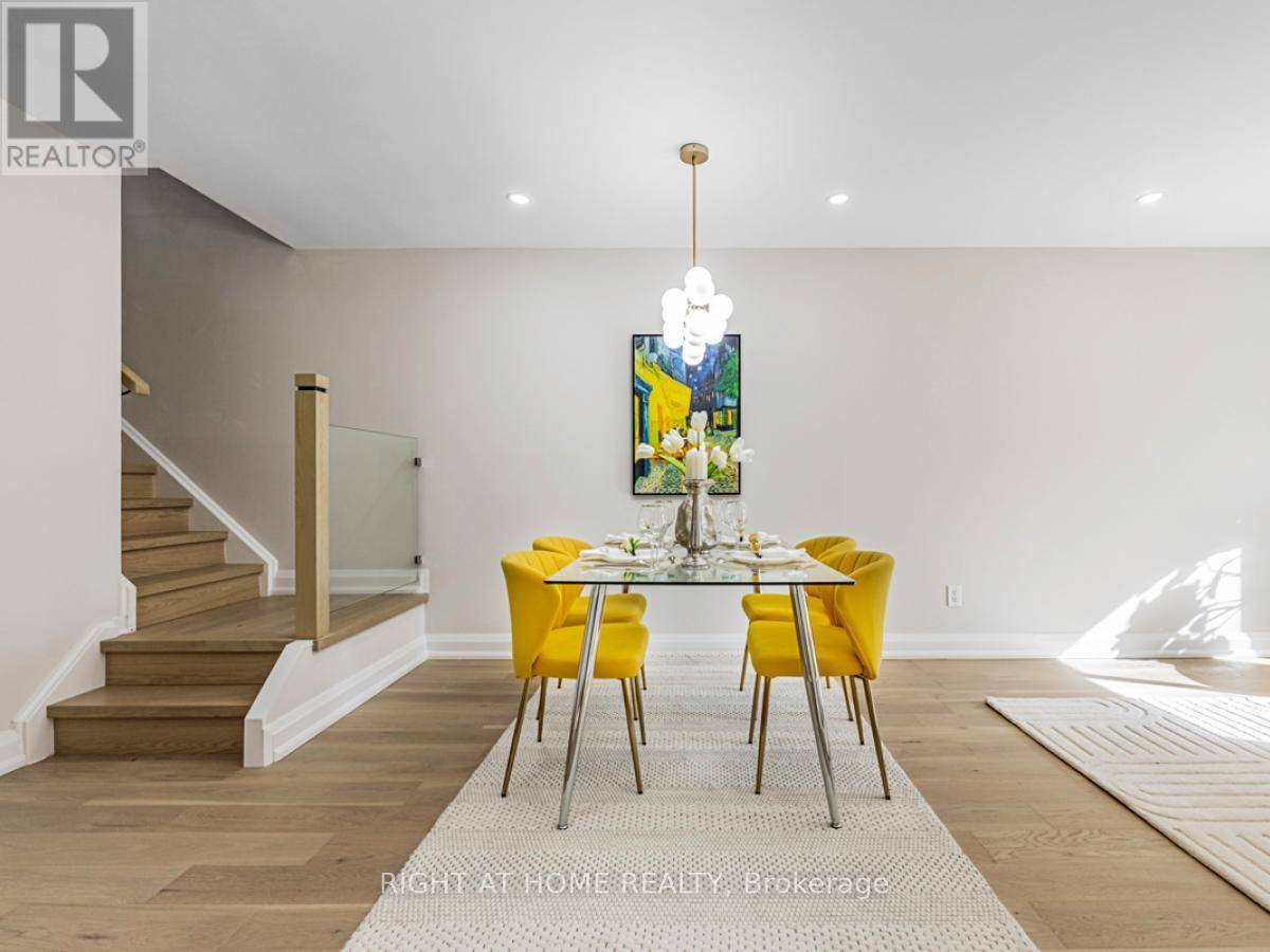 Oakville (ro River Oaks), ON L6H3M4,2273 MUNN'S AVENUE