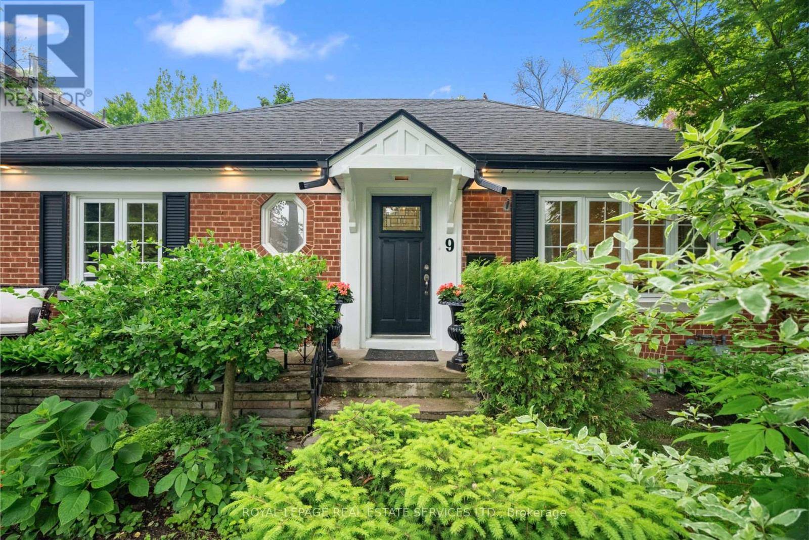 Toronto (kingsway South), ON M9A3P2,9 LOYALIST ROAD