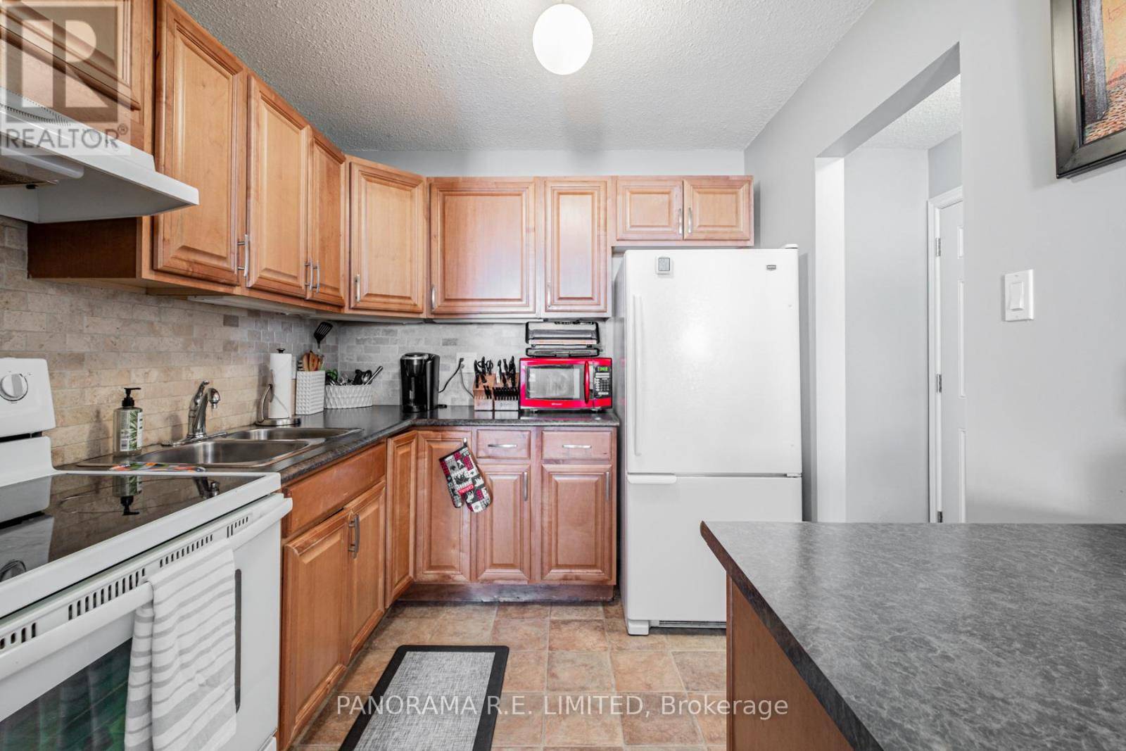 Toronto (islington-city Centre West), ON M9B6C2,3814A Bloor ST West #1