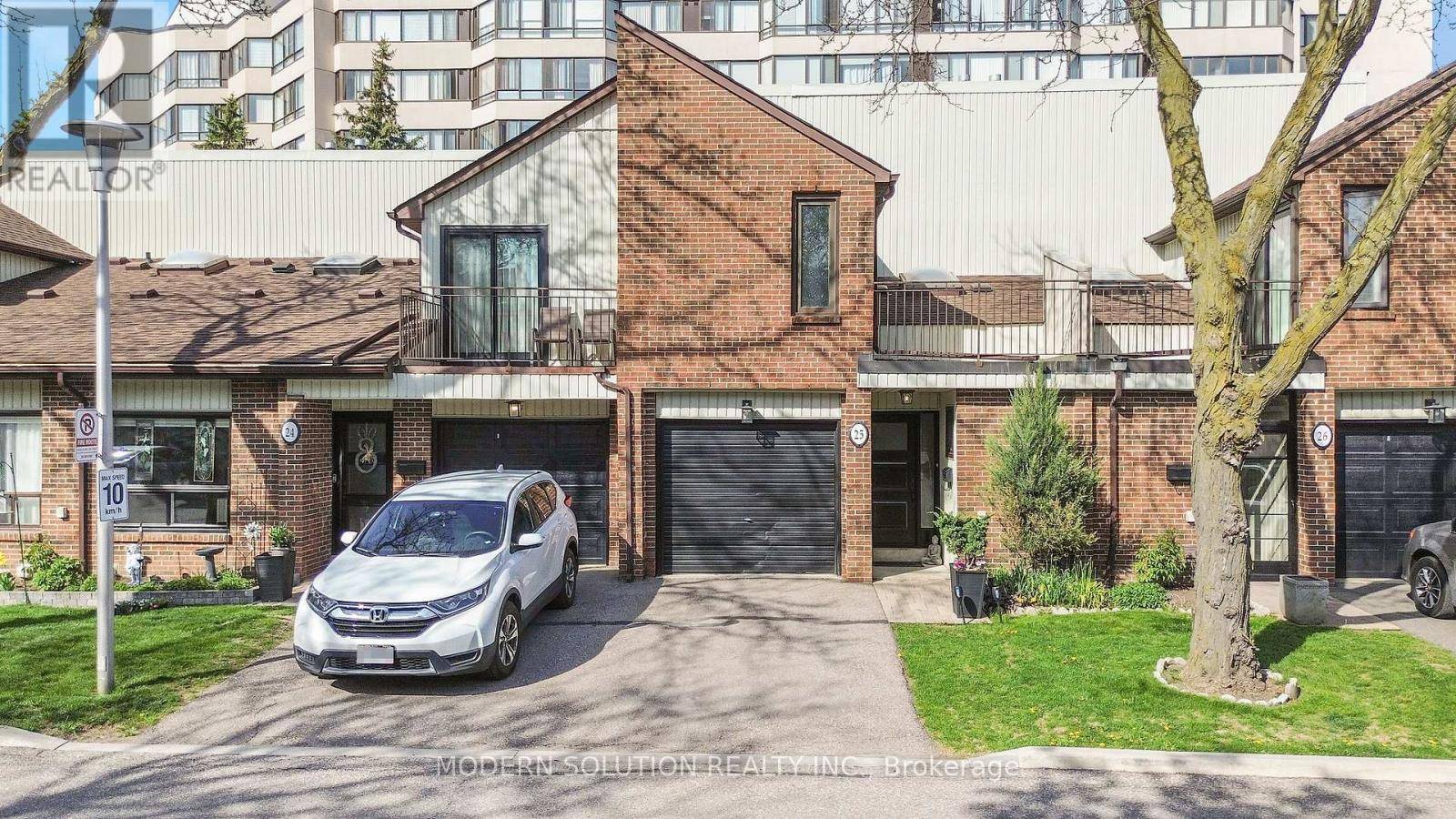 1021 Cedarglen Gate #25, Mississauga (erindale), ON L5C3A7
