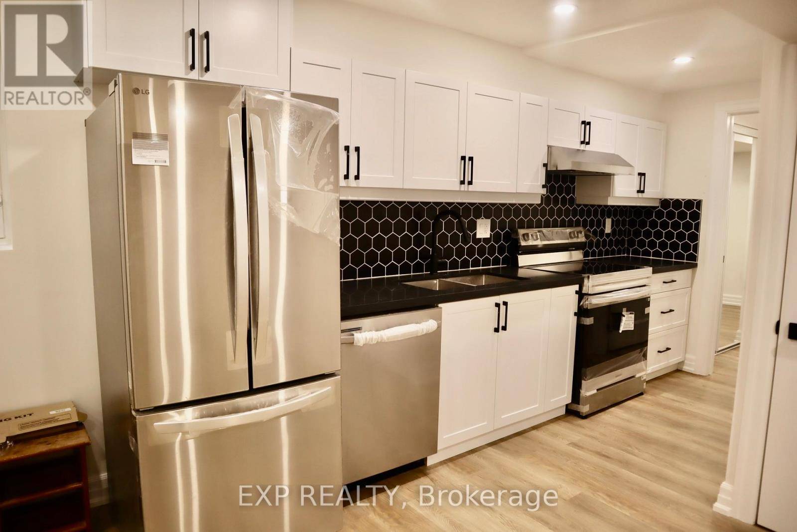 Oakville (wt West Oak Trails), ON L6M4A5,1300 Ridgebank DR #LOWER