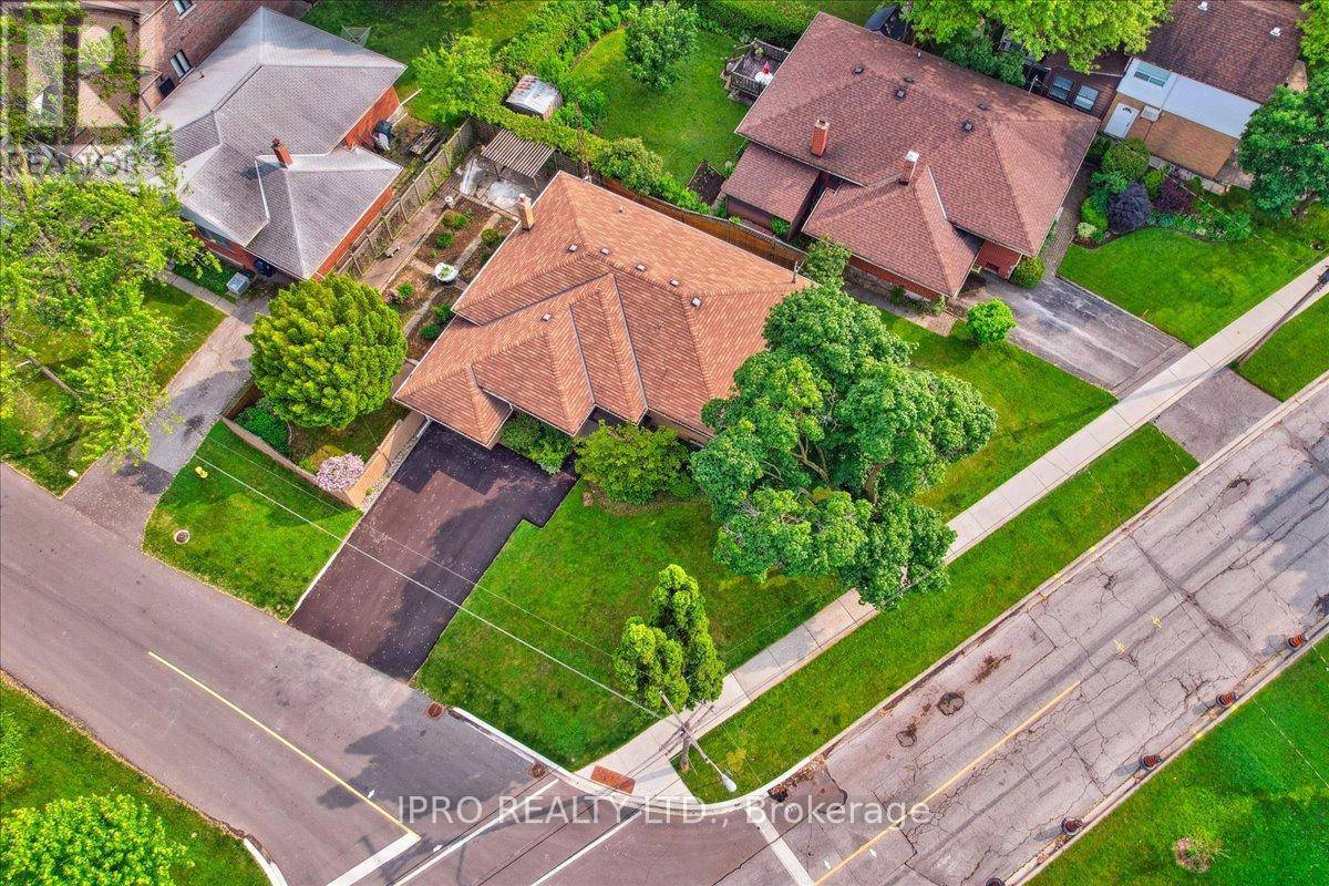 Toronto (princess-rosethorn), ON M9B5G4,34 APPLEDALE ROAD