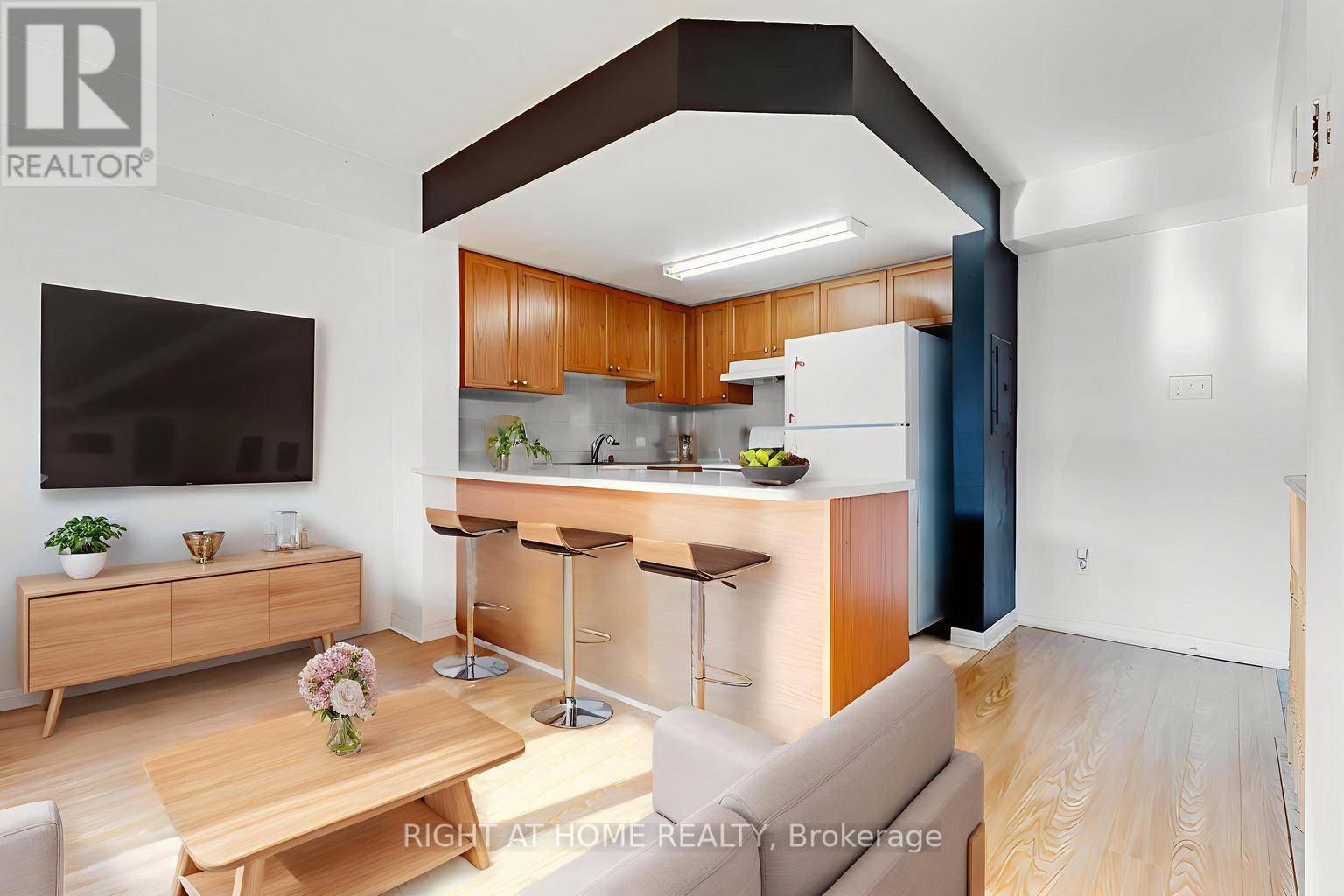 Toronto (downsview-roding-cfb), ON M3M0A2,65 George Appleton WAY East #2083