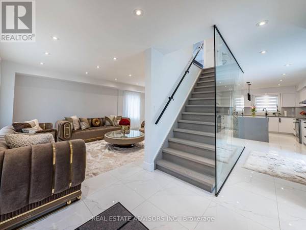 29 RANWOOD DRIVE, Toronto (humberlea-pelmo Park), ON M9N3G2