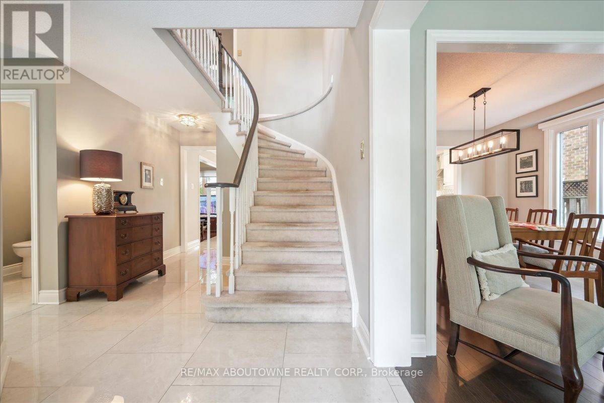 Oakville (cp College Park), ON L6H1G3,15 CULHAM STREET