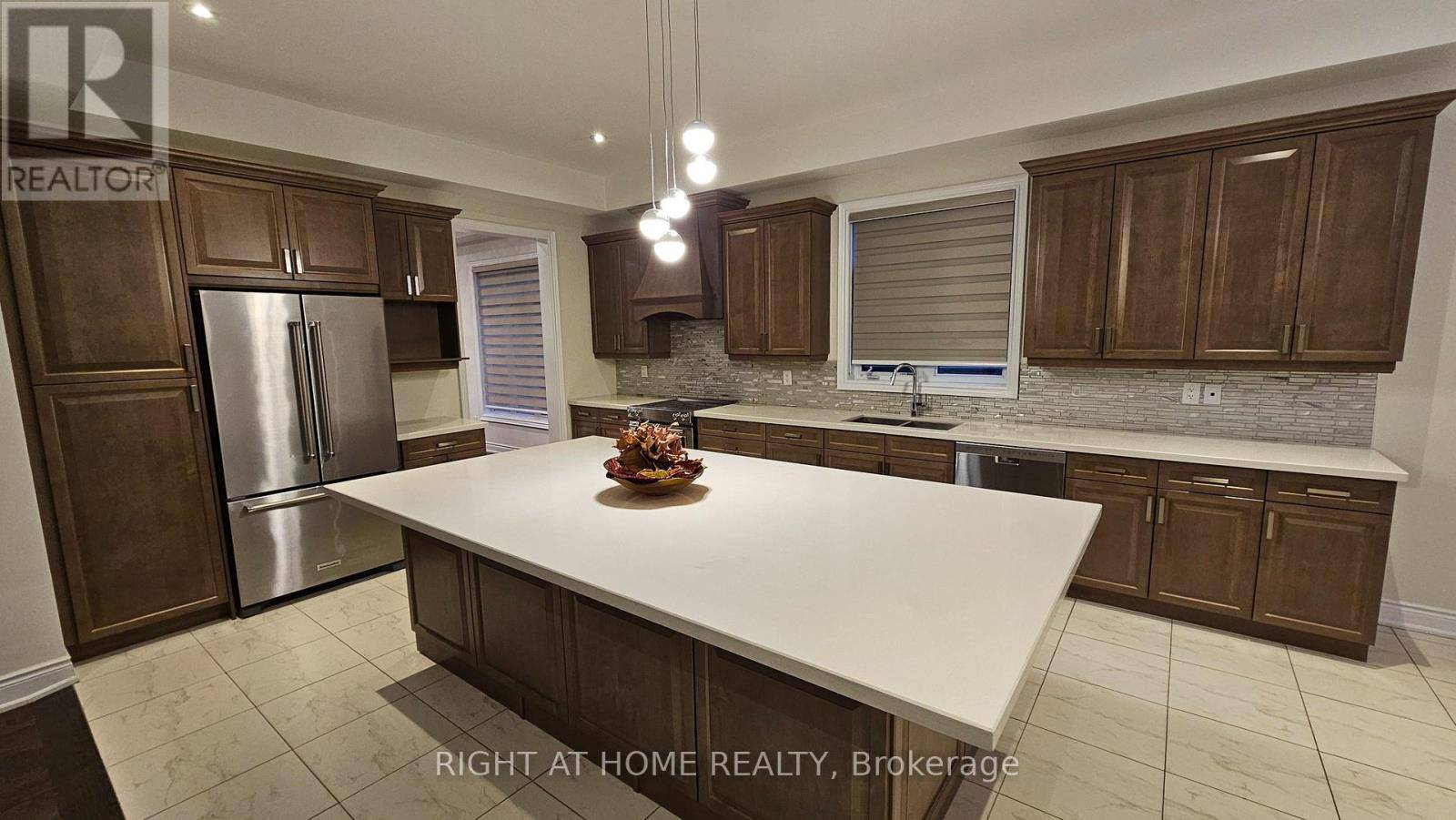 Oakville (go Glenorchy), ON L6H0V1,3175 DANIEL WAY