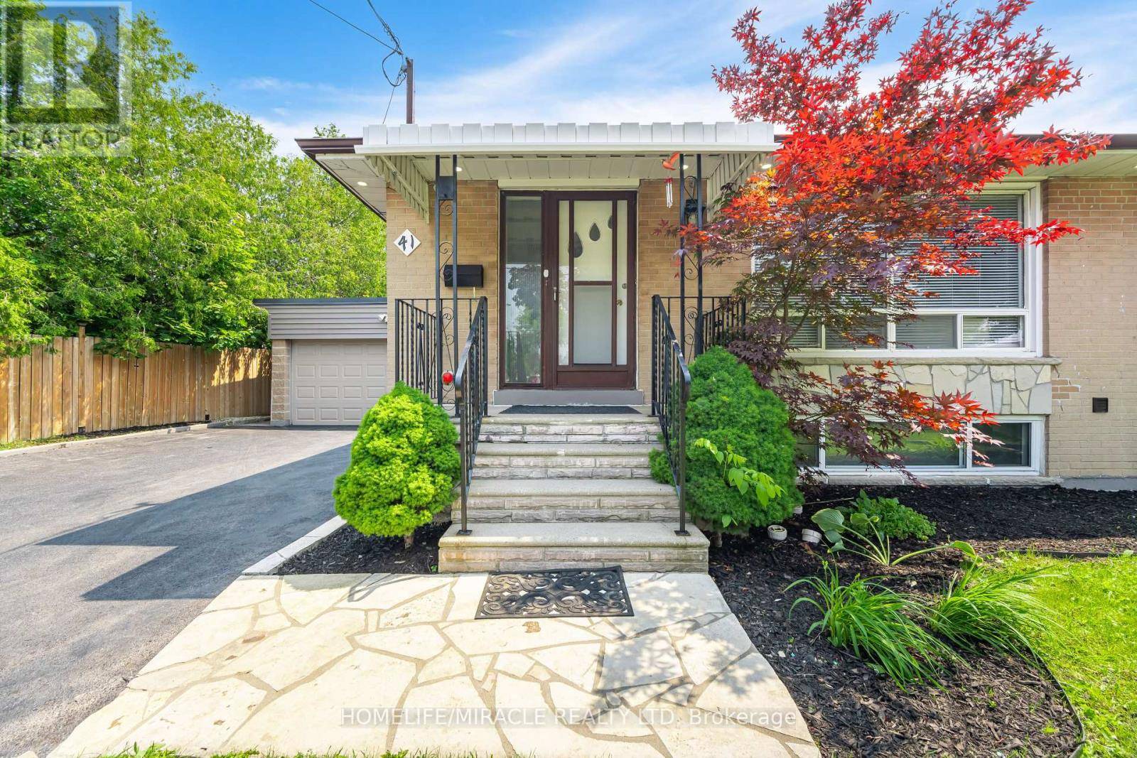 Toronto (humbermede), ON M9M1M9,41 BRADSTOCK ROAD