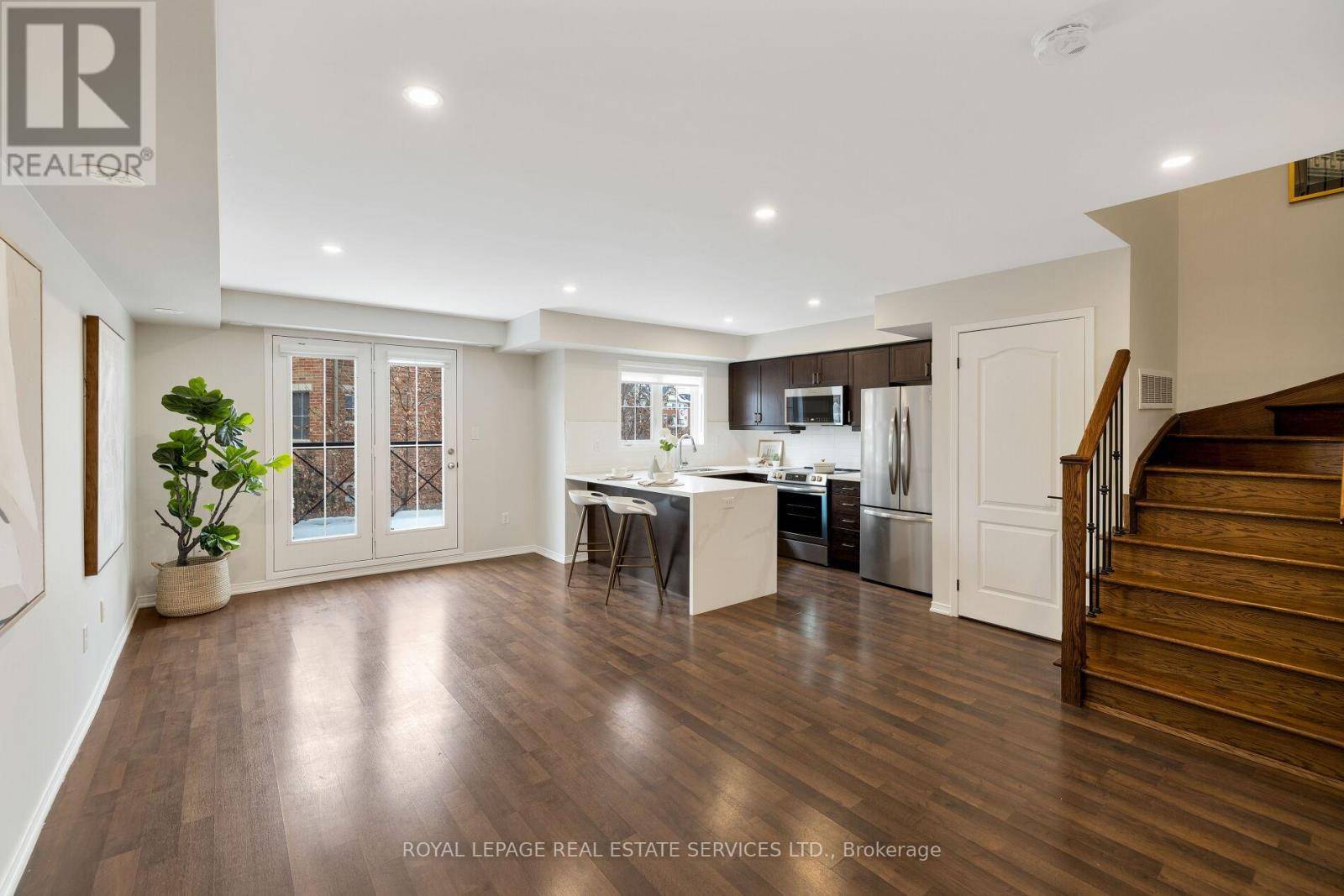 Oakville (ro River Oaks), ON L6H0H8,15 Hays BLVD #10