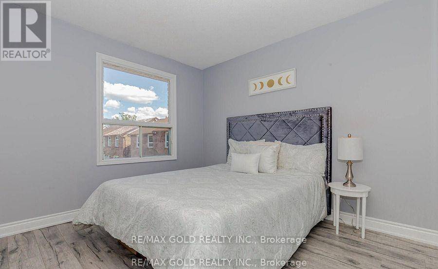 Toronto (west Humber-clairville), ON M9V4P7,8 NORBROOK CRESCENT