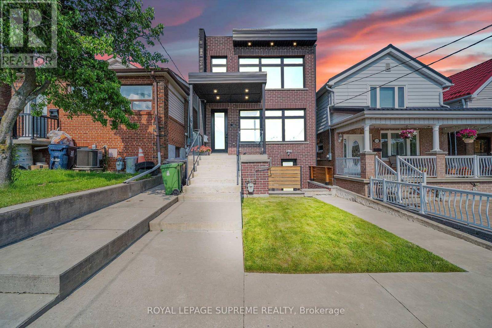 Toronto (caledonia-fairbank), ON M6E4W8,291 GILBERT AVENUE