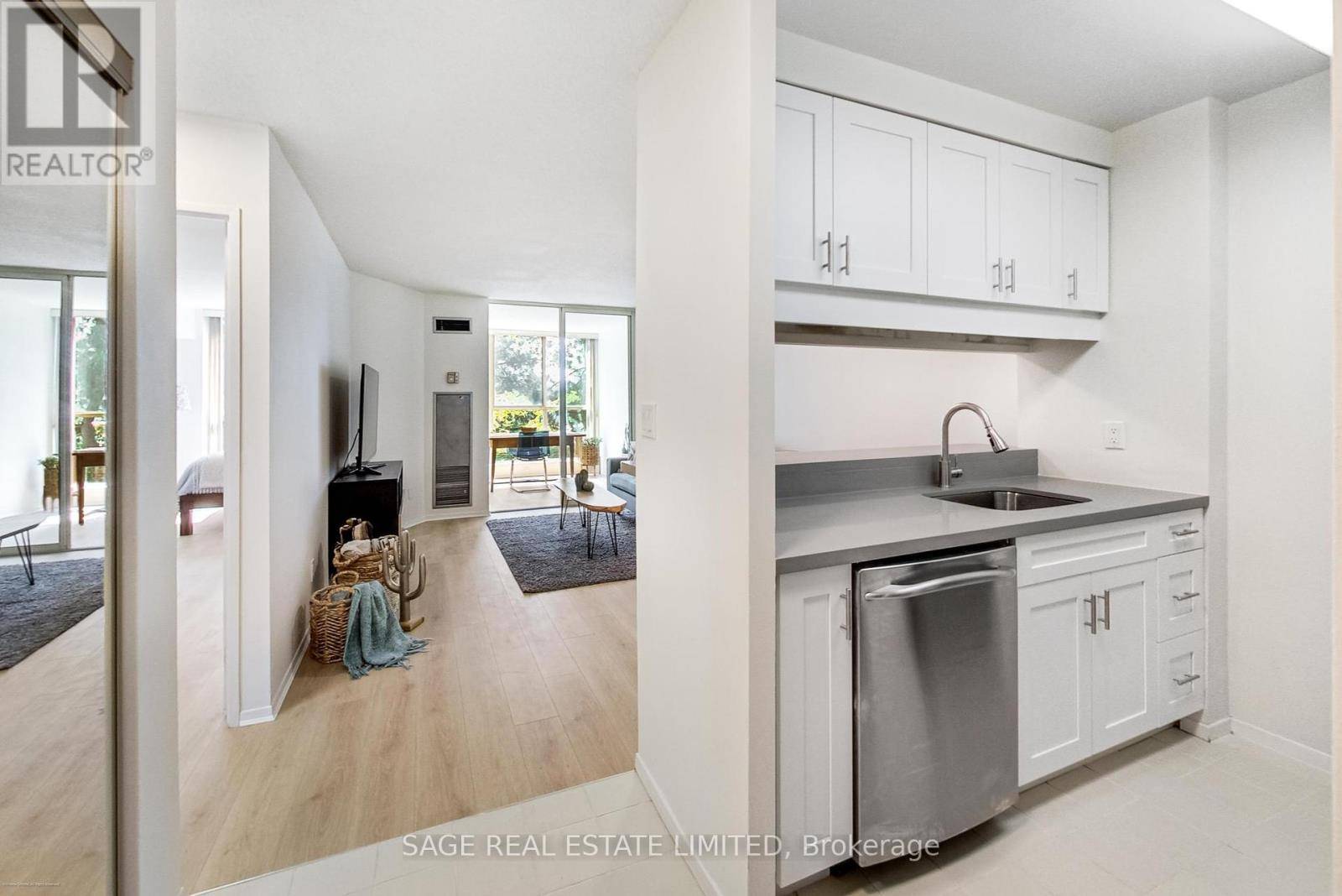 Toronto (high Park-swansea), ON M6S4Y8,20 Southport ST #309
