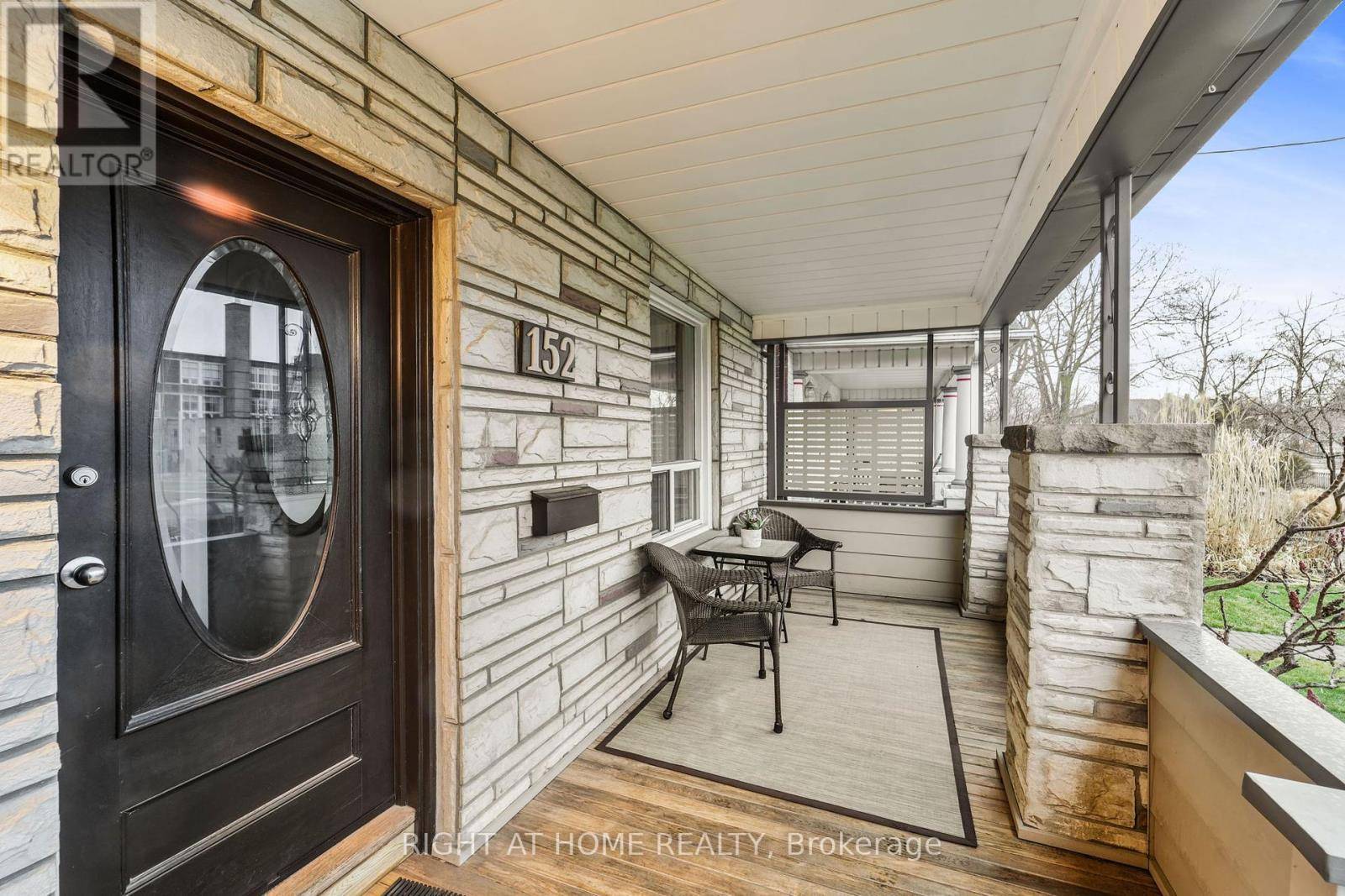 Toronto (roncesvalles), ON M6R1L2,152 WRIGHT AVENUE