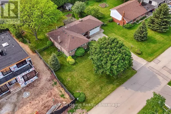 Oakville (wo West), ON L6L3X9,357 SEATON DRIVE
