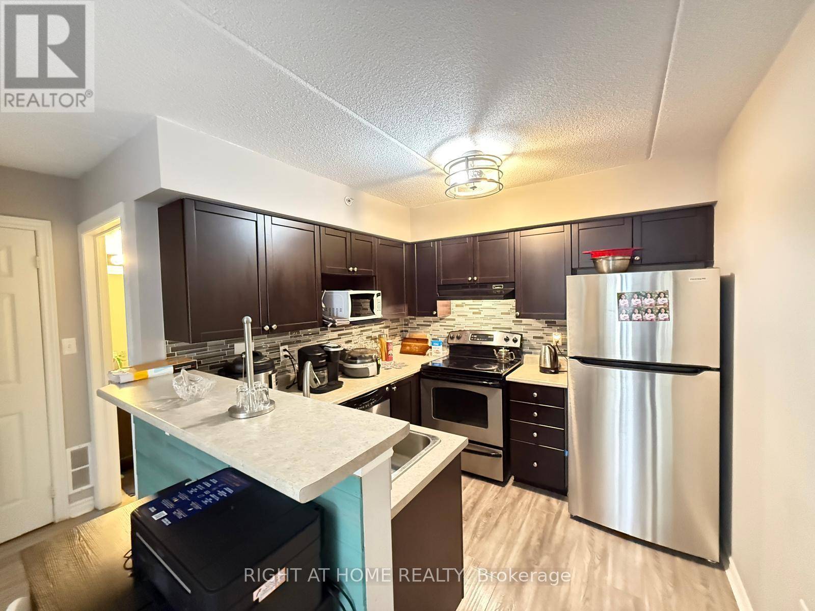 Milton (de Dempsey), ON L9T7S6,1340 Main ST East #206
