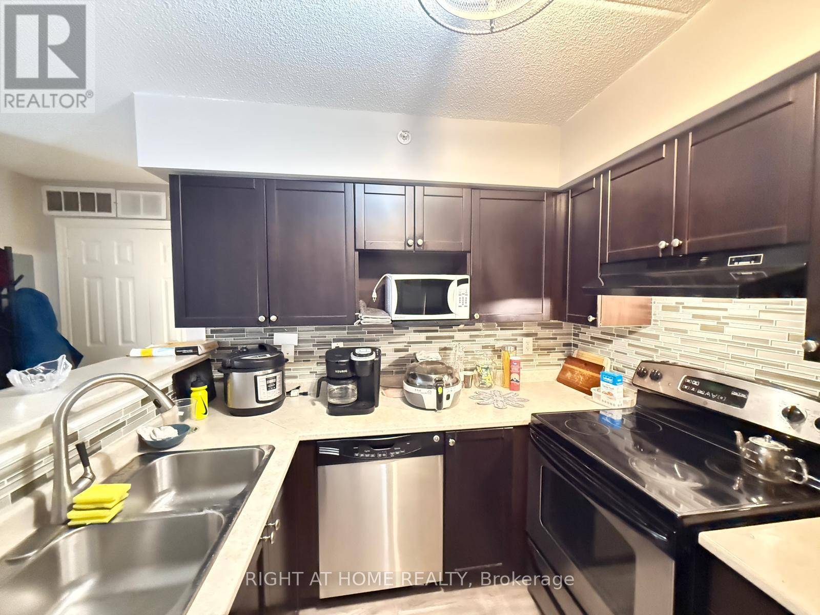 Milton (de Dempsey), ON L9T7S6,1340 Main ST East #206